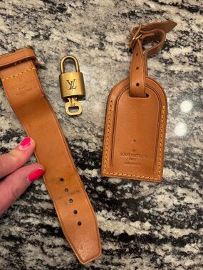 Louis Vuitton Vachrtta Luggage Tag and Strap with Lock & Key (#319)